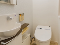 トイレアクセントクロス貼り